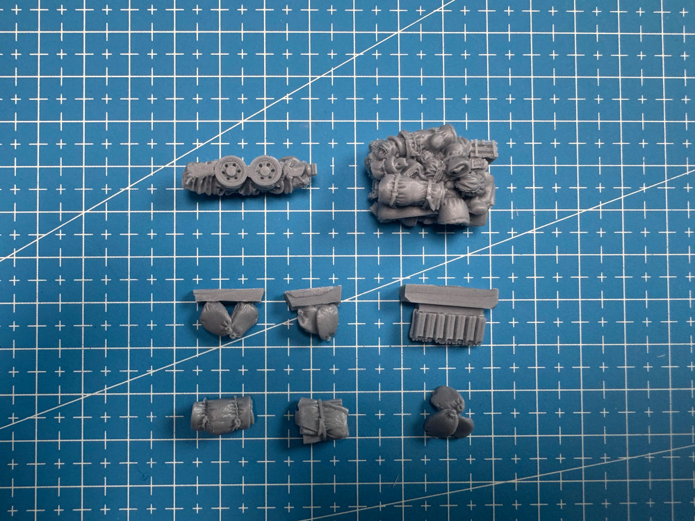 1/72 WWII Tank with Crew & Supply, 3 Figures, Resin Model Vehicle Kit, Unassembled and Unpainted