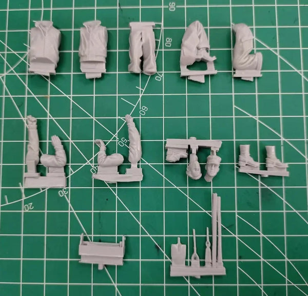 1/35 WWII US Tank Crew Mixed Poses, 2 Figures, Resin Model Figure Kit, Unassembled and Unpainted