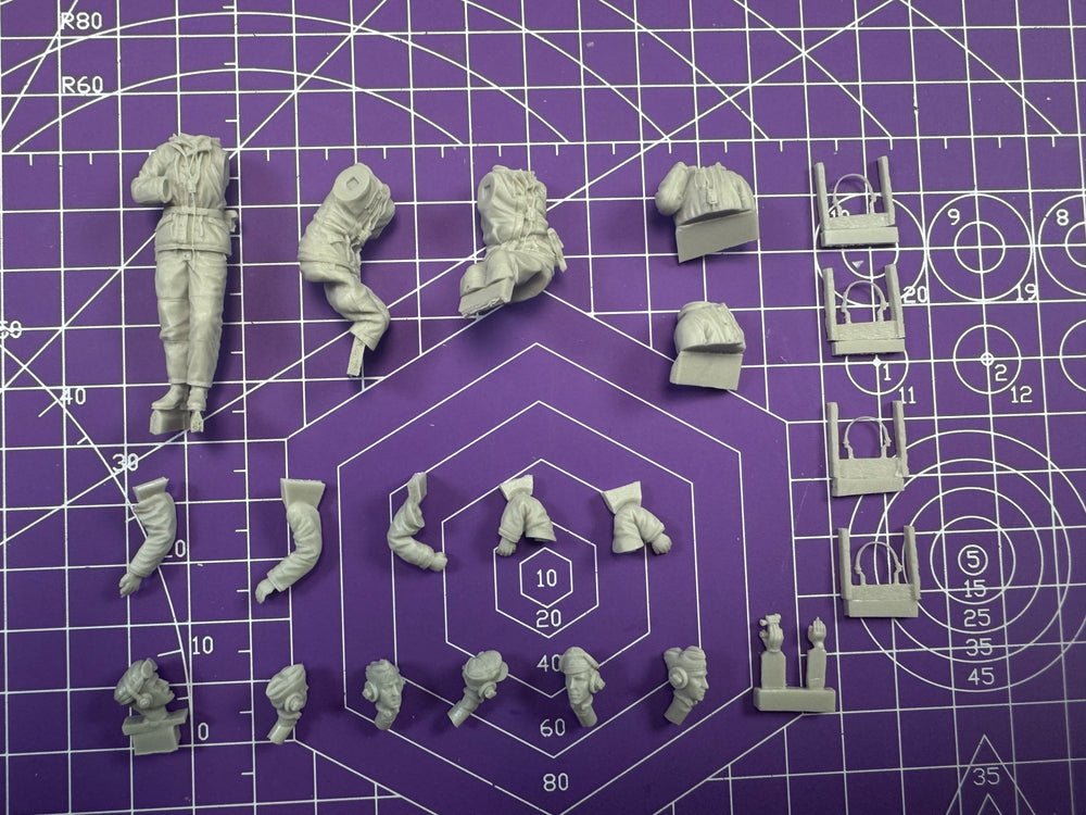 1/35 WWII Allied Medium Tank with Crew, 5 Figures, Resin Model Vehicle Kit, Unassembled and Unpainted