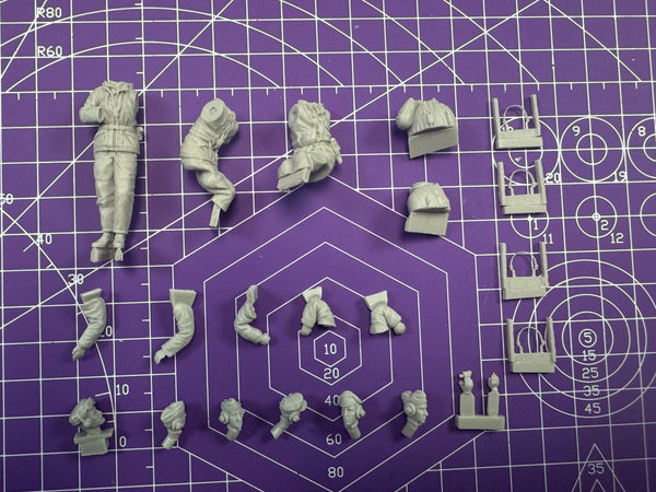 1/35 WWII Allied Medium Tank with Crew, 5 Figures, Resin Model Vehicle Kit, Unassembled and Unpainted