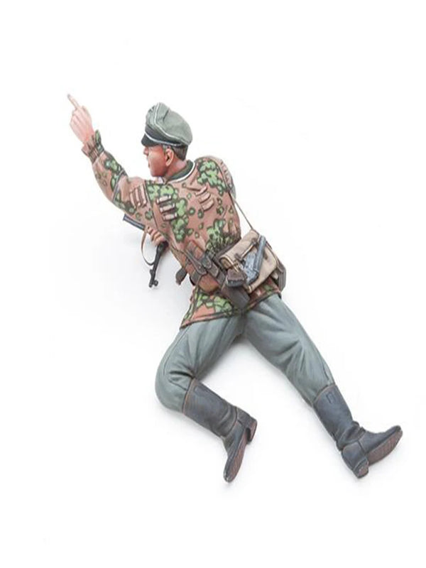 1/16 Cold War Officer in Combat Uniform, Resin Model Figure Kit, Unassembled and Unpainted