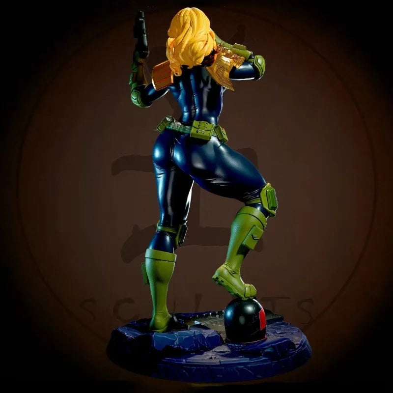 1/24 Blonde Commando in Powered Battle Suit, Resin Model Figure Kit, Sci-Fi Theme, Unassembled and Unpainted