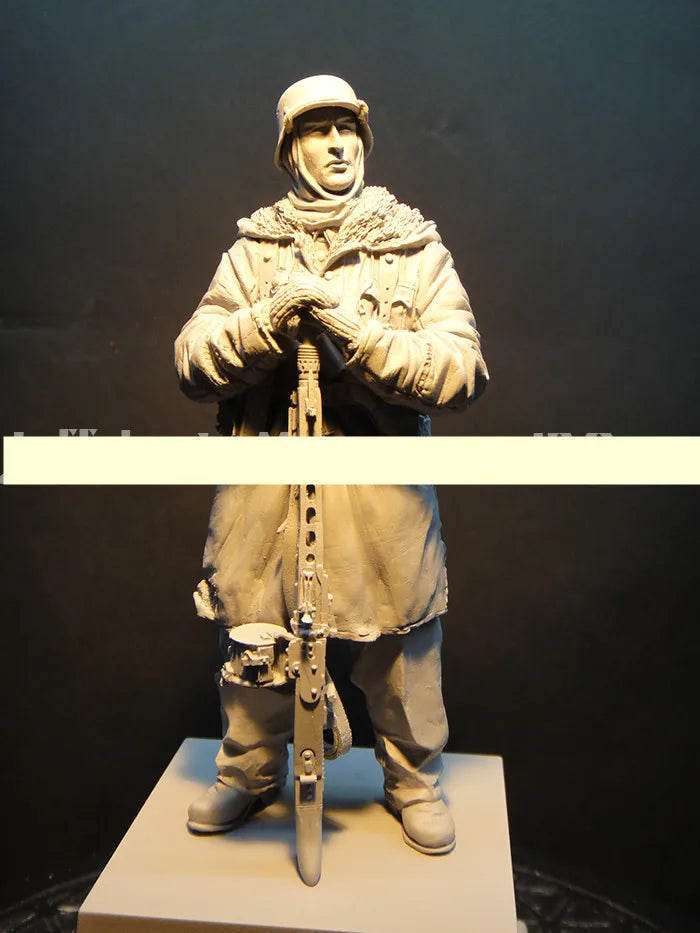 1/16 WWII Soldier Field Overcoat, Resin Model Figure Kit, Unassembled and Unpainted