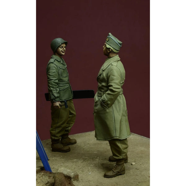 1/35 WWII American Soldiers in Germany, 2 Figures, Resin Model Figure Kit, Unassembled and Unpainted