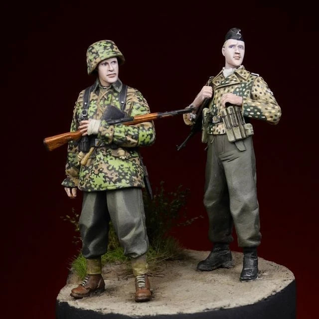 1/35 WWII German Infantry Splinter Camo Squad, 2 Figures, Resin Model Figure Kit, Unassembled and Unpainted