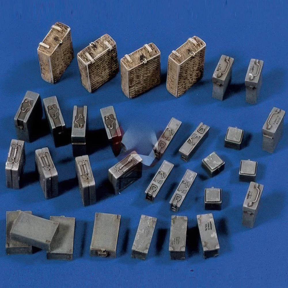 1/35 WWII Ammo Boxes & Equipment Set, Resin Model Accessory Kit, Unpainted