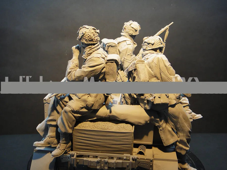 1/16 WWII German Anti-Tank Gun Crew, 3 Figures, Resin Model Figure Kit, Unassembled and Unpainted