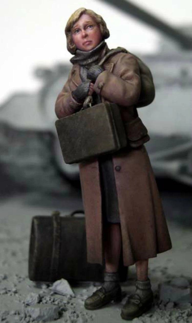 1/35 WWII European Civilian Woman, Resin Model Figure Kit, Unassembled and Unpainted