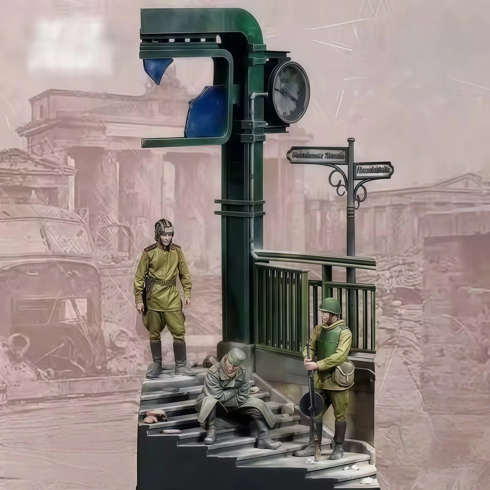 1/35 WWII Soviet Urban Combat, 4 Figures, Resin Model Diorama Kit, Unassembled and Unpainted