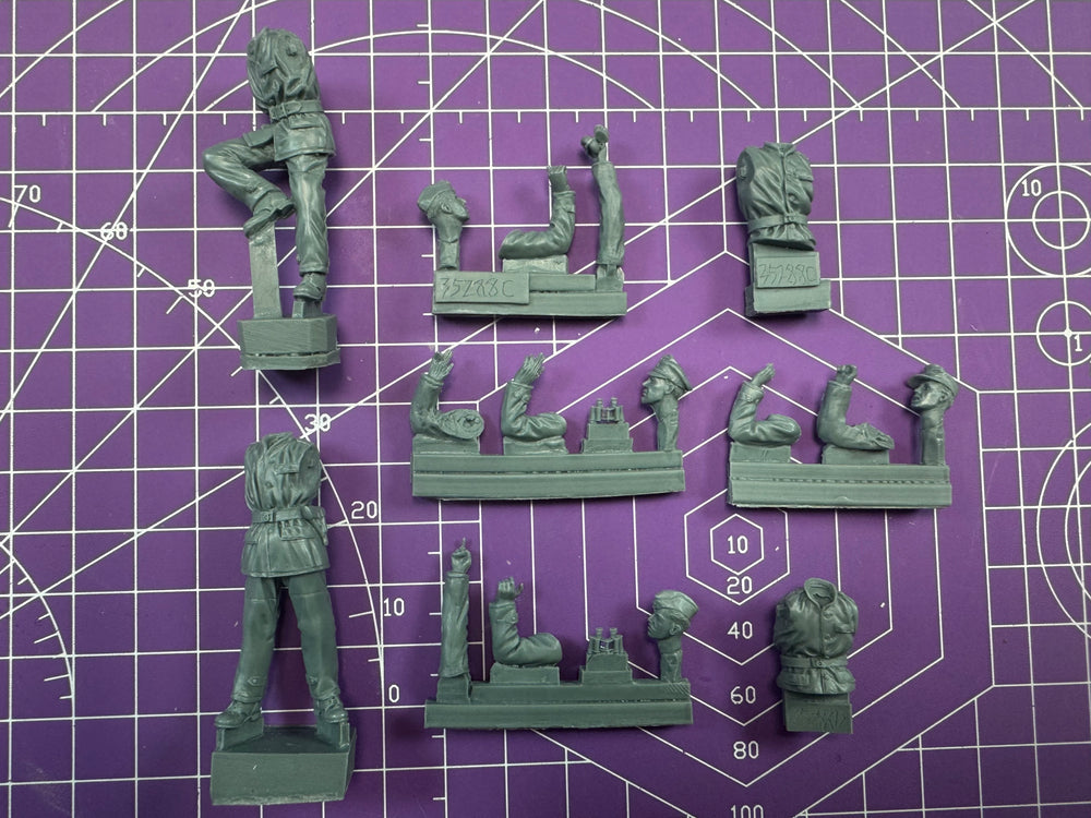1/35 WWII Commander Team, 4 Figures, Resin Model Figure Kit, Unassembled and Unpainted