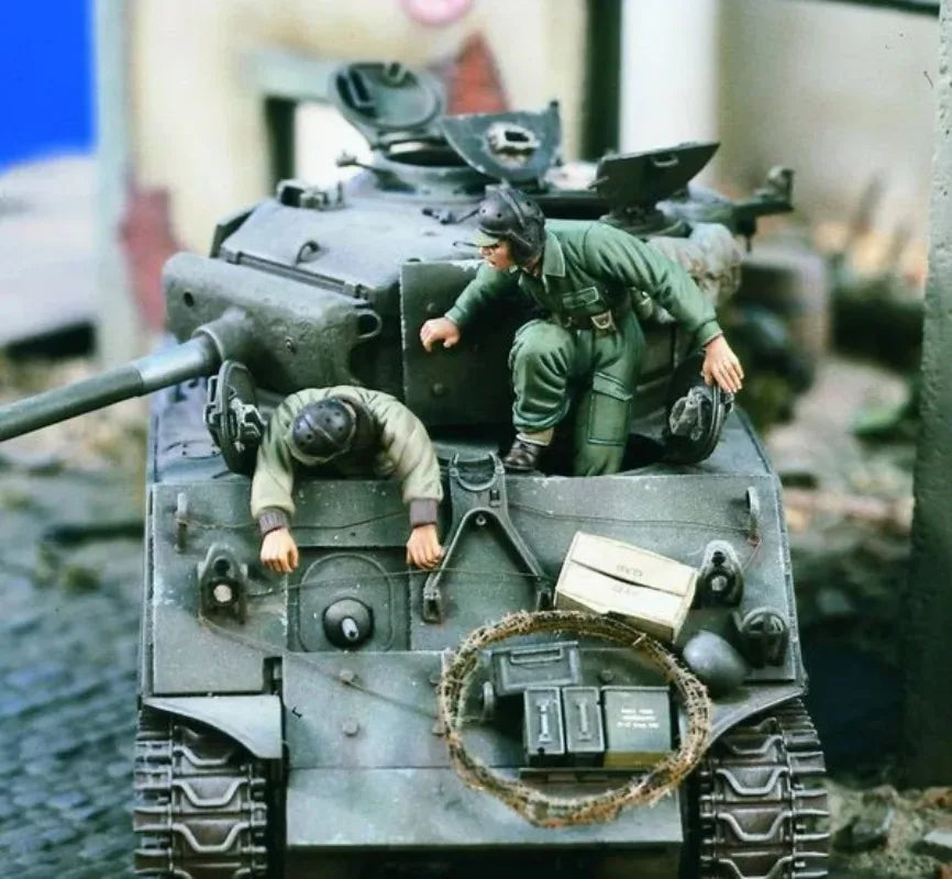 1/35 WWII U.S. Army WWII Tank Crew, 2 Figures, Resin Model Figure Kit, Unassembled and Unpainted