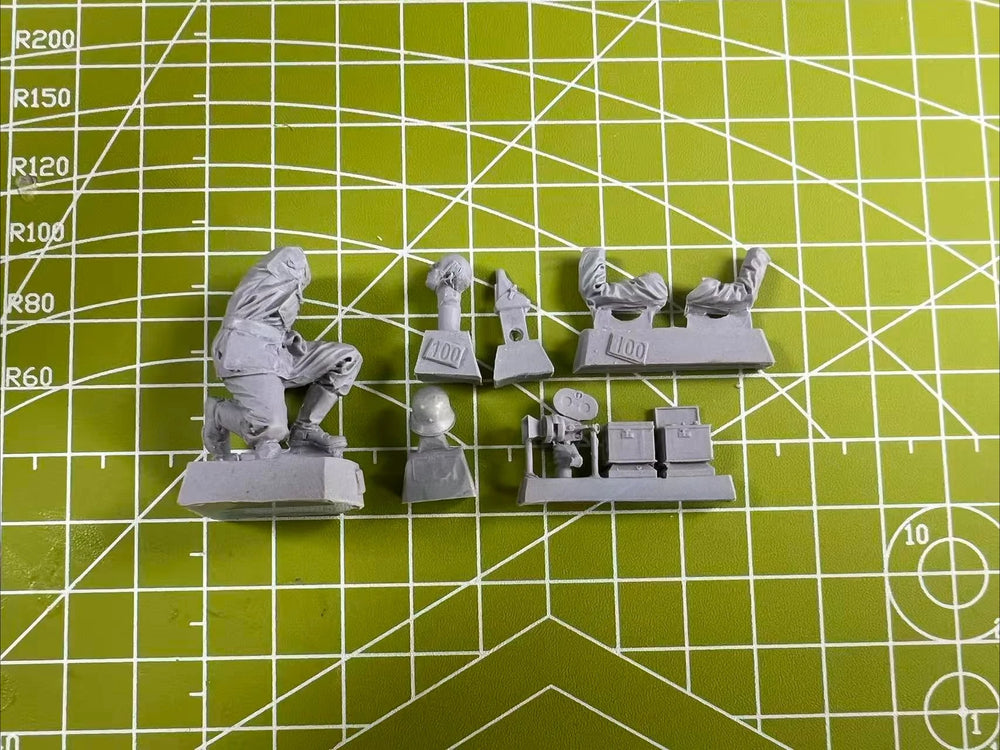 1/35 Modern War Photographer, Resin Model Figure Kit, Unassembled and Unpainted