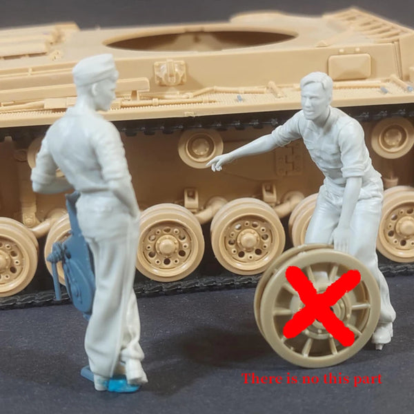 1/35 Modern Tank Mechanic Crew, 2 Figures, Resin Model Figure Kit, Unassembled and Unpainted