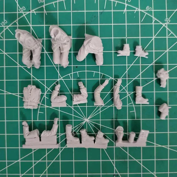 1/35 WWII German Vehicle-Mounted Squad, 3 Figures, Resin Model Figure Kit, Unassembled and Unpainted