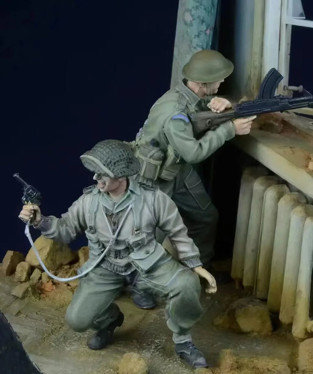 1/35 WWII British Soldiers Street Battle, 3 Figures, Resin Model Figure Kit, Unassembled and Unpainted