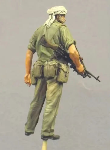 1/35 WWII Allied Soldier with Ammunition Belts, Resin Model Figure Kit, Unassembled and Unpainted