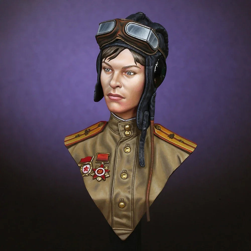 1/10 WWII Soviet Female Tank Officer with Medals, Resin Model Bust Kit, Unassembled and Unpainted