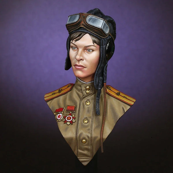 1/10 WWII Soviet Female Tank Officer with Medals, Resin Model Bust Kit, Unassembled and Unpainted