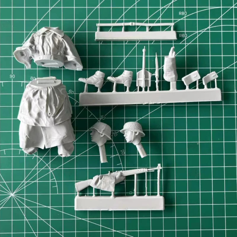 1/16 WWII US Grenadier Advancing with Rifle, Resin Model Figure Kit, Unassembled and Unpainted