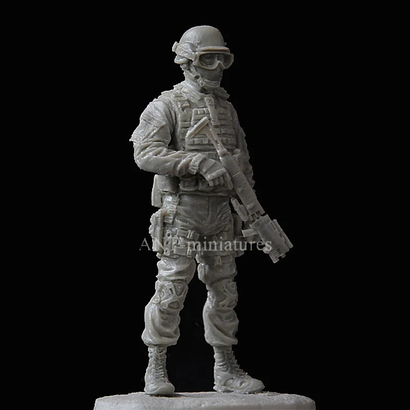 1/35 Modern Tactical Infantry with Signaler, Resin Model Figure Kit, Unassembled and Unpainted