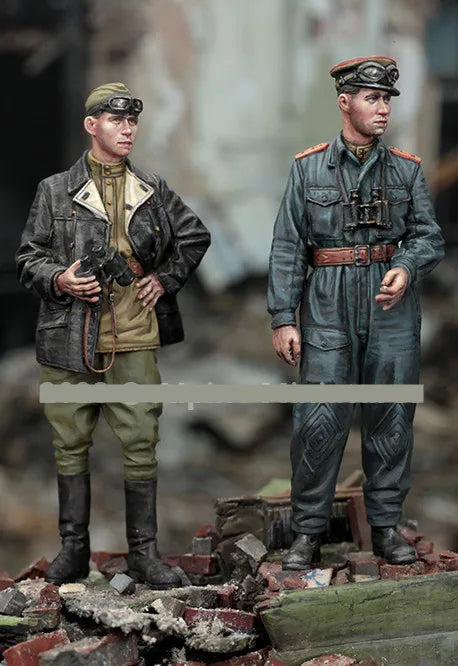 1/35 WWII German Wehrmacht Soldier and Officer Standing, 2 Figures, Resin Model Figure Kit, Unassembled and Unpainted