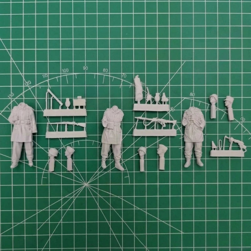 1/35 WWII German Infantry Squad Assaulting Fortification, 3 Figures, Resin Model Figure Kit, Unassembled and Unpainted