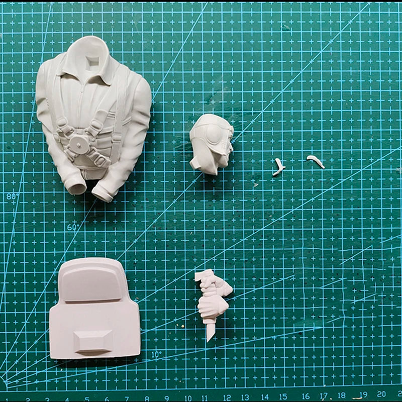 1/10 Modern Female Tactical Operator with Hooded Headwrap, Resin Model Bust Kit, Unassembled and Unpainted