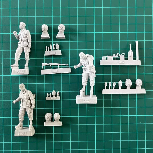 1/35 WWII US Infantry Squad Advancing with Rifles, 3 Figures, Resin Model Figure Kit, Unassembled and Unpainted