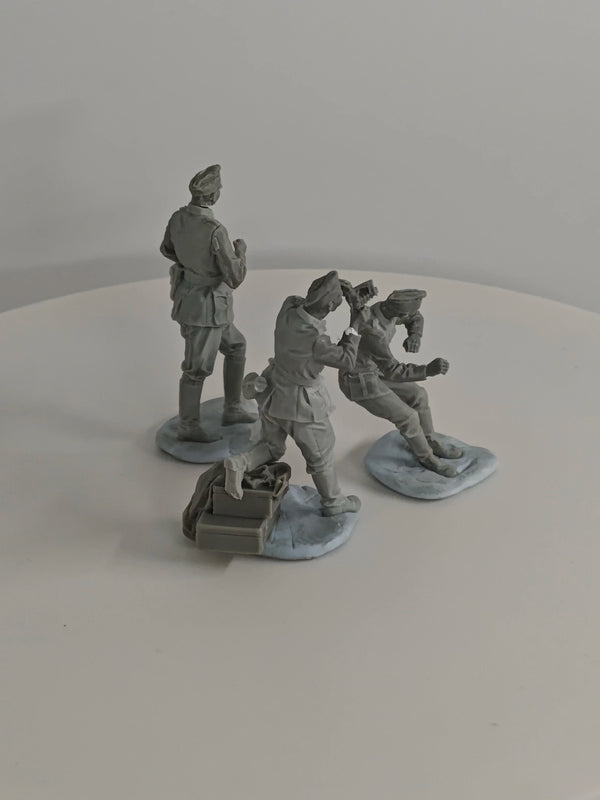 1/35 WWII German Infantry Squad with MG42, 11 Figures, Resin Model Figure Kit, Unassembled and Unpainted