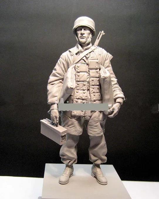 1/16 WWII German Infantry Soldier Standing Ready, Resin Model Figure Kit, Unassembled and Unpainted