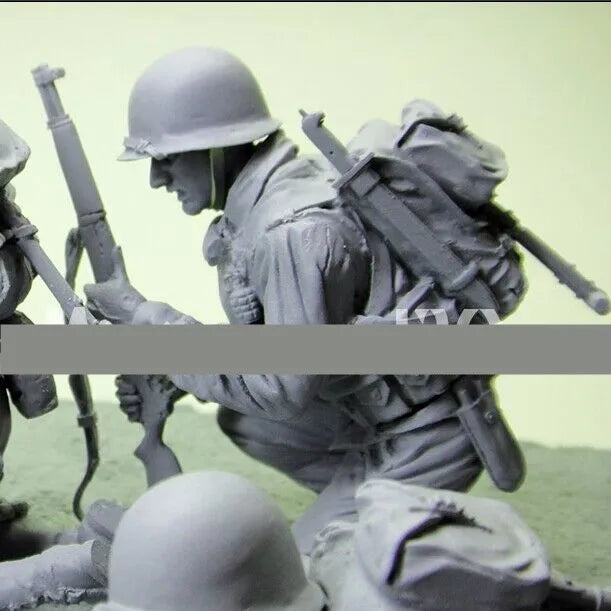 1/16 WWI British Infantry Charging with Bayonets, 3 Figures, Resin Model Figure Kit, Unassembled and Unpainted