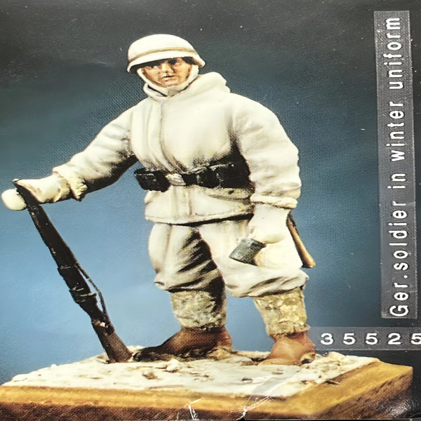 1/35 WWI German Soldier in Winter Coat, Resin Model Figure Kit, Unassembled and Unpainted