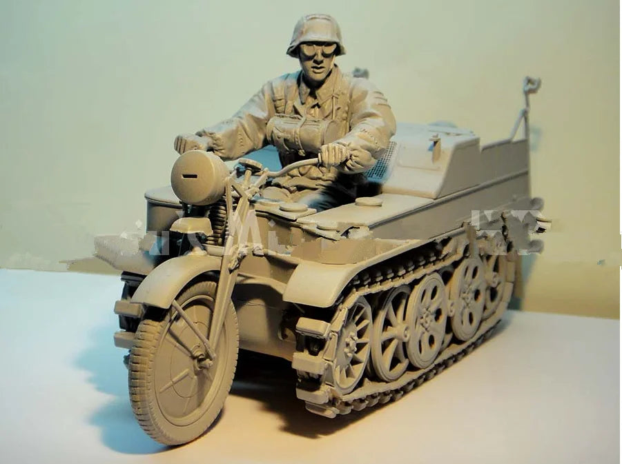1/16 WWII German Motorcyclist with Sidecar, Resin Model Figure Kit, Unassembled and Unpainted
