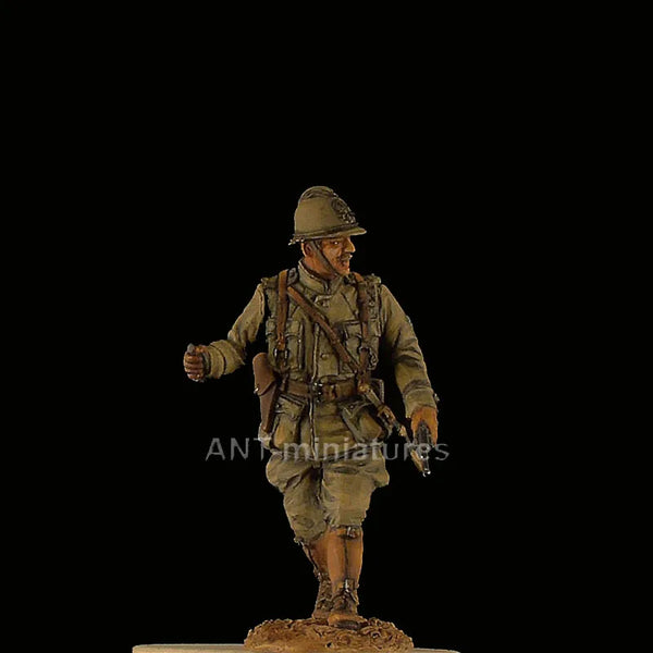 1/35 WWI British Infantry with Lee-Enfield Rifles, 4 Figures, Resin Model Figure Kit, Unassembled and Unpainted