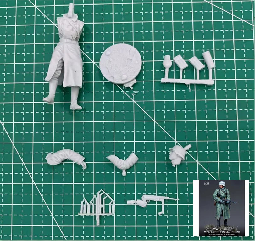 1/35 WWII German Officer in Field Coat, Resin Model Figure Kit, Unassembled and Unpainted