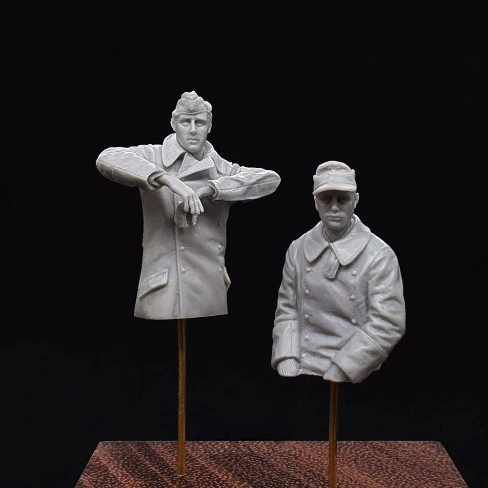 1/35 WWII Radio Operator and Driver, 2 Figures, Resin Model Figure Kit, Unassembled and Unpainted