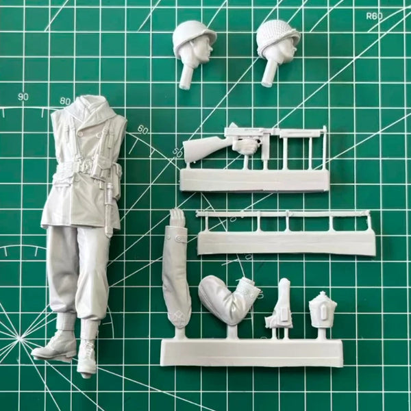 1/16 WWII US Rifleman with M1 Garand, Resin Model Figure Kit, Unassembled and Unpainted