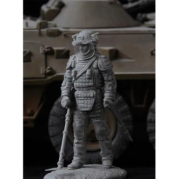 1/35 Modern Tactical Soldier with Rifle, Resin Model Figure Kit, Unassembled and Unpainted