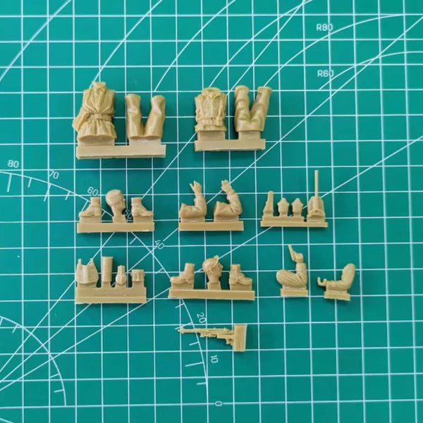1/35 WWI German Wounded Soldiers, 2 Figures, Resin Model Figure Kit, Unassembled and Unpainted