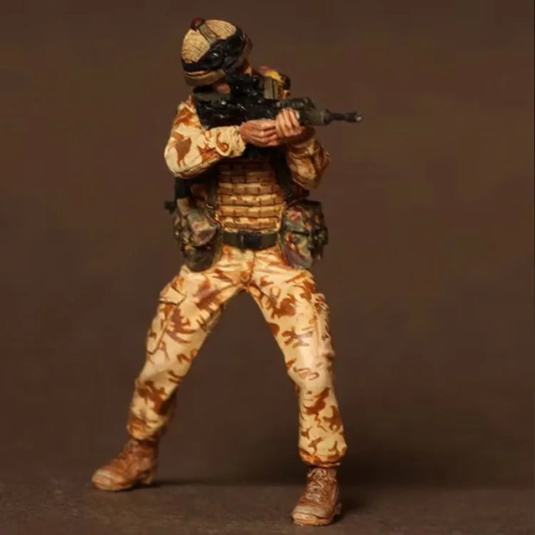 1/35 Modern Tactical Soldier in Desert Camouflage, Resin Model Figure Kit, Unassembled and Unpainted
