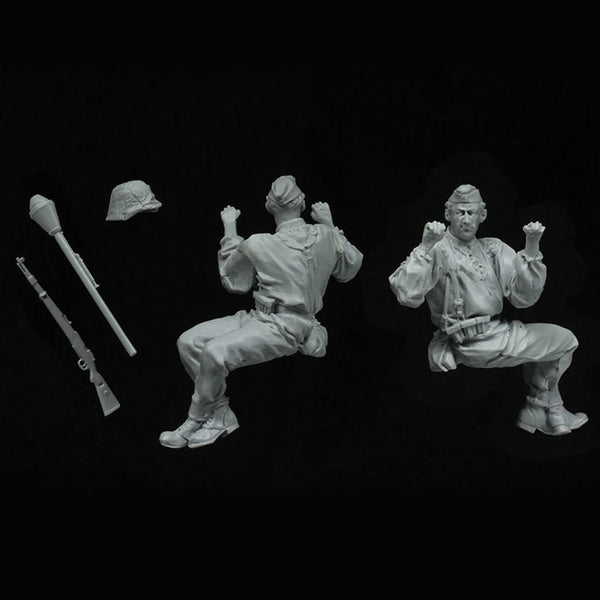 1/35 WWII German Panzergrenadier Advancing with Raised Arms, Resin Model Figure Kit, Unassembled and Unpainted