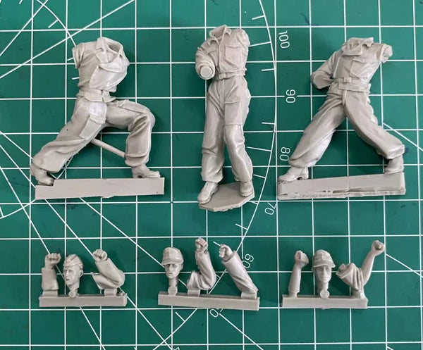 1/35 WWII German Panzer Crew Combat, 3 Figures, Resin Model Figure Kit, Unassembled and Unpainted