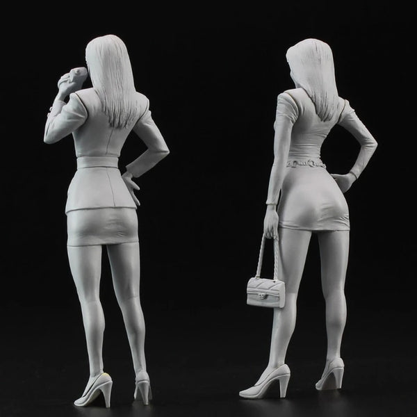 1/24 Modern Woman in Crop Top and Shorts, Resin Model Figure Kit, Unassembled and Unpainted