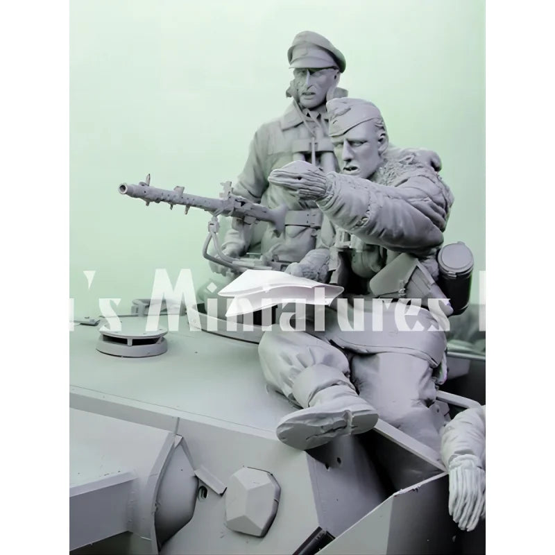 1/35 WWII German Machine Gun Crew Assaulting, 2 Figures, Resin Model Figure Kit, Unassembled and Unpainted
