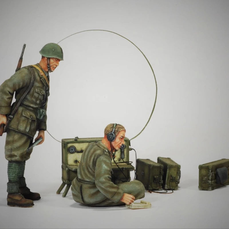 1/35 WWII Italian Communications Soldiers, 3 Figures, Resin Model Figure Kit, Unassembled and Unpainted
