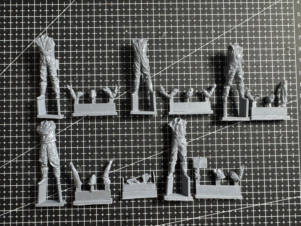 1/35 WWII German Luftwaffe Aircraft Crew, 5 Figures, Resin Model Figure Kit, Unassembled and Unpainted