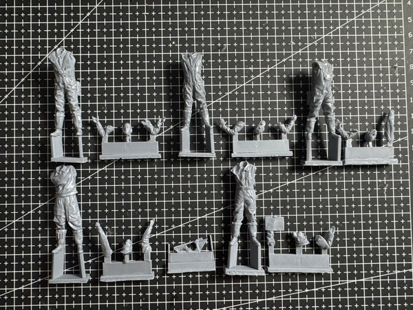 1/35 WWII German Luftwaffe Aircraft Crew, 5 Figures, Resin Model Figure Kit, Unassembled and Unpainted