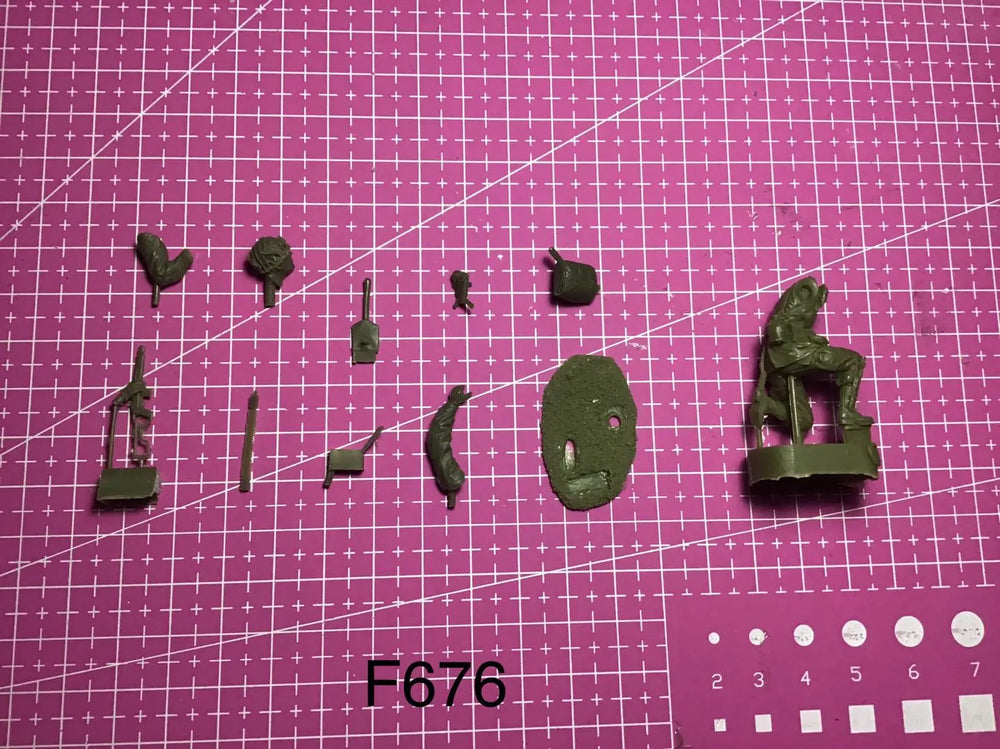 1/35 Humanoid Soldier, Resin Model Figure Kit, Military Theme, Unassembled and Unpainted