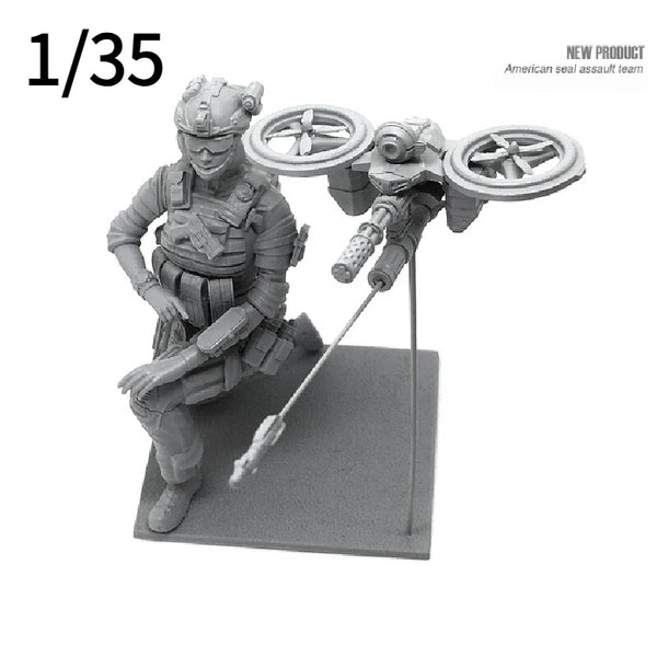 1/35 US Female Soldiers with Combat Drones, 2 Figures, Resin Model Figure Kit, Sci-Fi Theme, Unassembled and Unpainted