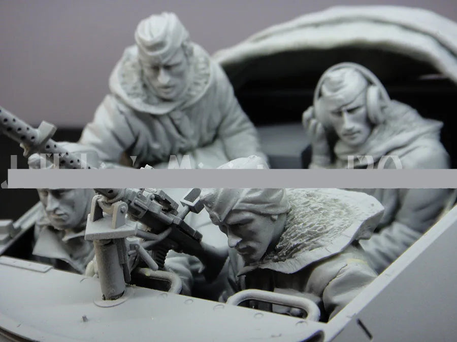 1/16 WWII Vehicle Crew, 4 Figures, Resin Model Diorama Kit, Unassembled and Unpainted